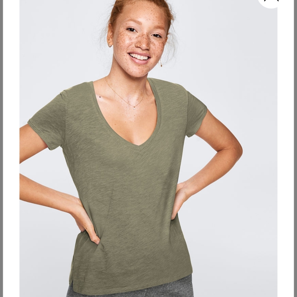 Perfect scoop tee